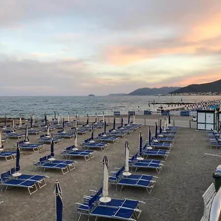 Conchiglia Blu Di Pietra, Comfort E Relax * Pietra Ligure